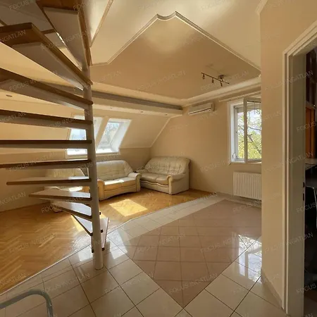 Apartment Mathias, A Spacious 2-bedroom With 2 Bathrooms Private Parking *