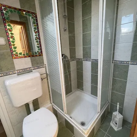 Mathias, A Spacious 2-bedroom With 2 Bathrooms Private Parking *