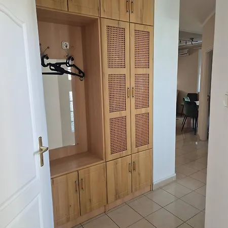 Mathias, A Spacious 2-bedroom With 2 Bathrooms Private Parking Kecskemet