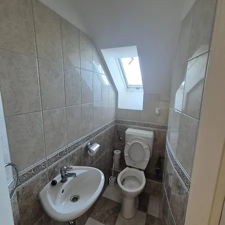 Appartement Mathias, A Spacious 2-bedroom With 2 Bathrooms Private Parking