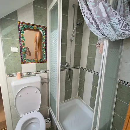 Mathias, A Spacious 2-bedroom With 2 Bathrooms Private Parking Kecskemet