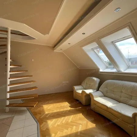Mathias, A Spacious 2-bedroom With 2 Bathrooms Private Parking Appartement Kecskemét
